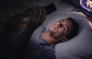 Teens who don't put their mobile phones away at night are exposed to high intensity blue light. This can contribute to the winter blues.